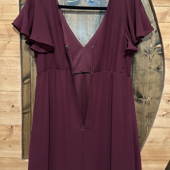 NWOT Birdy Grey Hannah Chiffon V-Neck Flutter Sleeve Dress in Cabernet - Picture 7 of 8